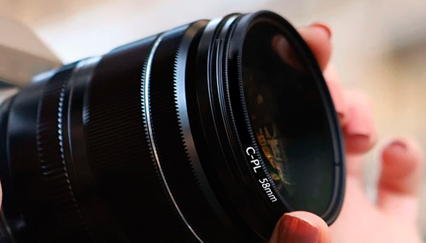 Polarization filter can be rotated freely in its own ring