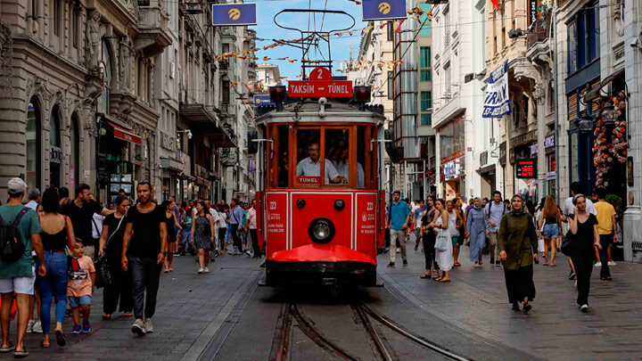 Tram - Tramway - strassenbahn - tramvay - istanbul - turkey